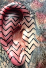 黑色面部个性纹身耳朵上线条几何纹身图案