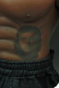 拳王泰森腹部肖像纹身图案