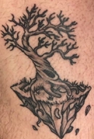 腿部黑灰树纹身图案
