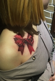 肩部逼真的蝴蝶结彩绘纹身图案