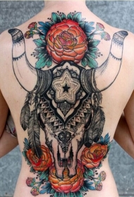 女性满背个性牛头骨和花蕊纹身图案