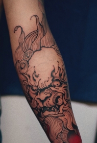 老传统手臂黑白唐狮纹身图案