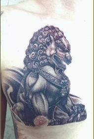 时尚男性胸部个性唐狮纹身图案