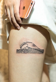 大腿海浪点刺线条纹身图案