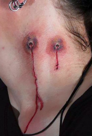 颈部恐怖的僵尸牙印纹身图案