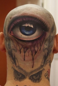 光头男头部个性的眼睛纹身图案