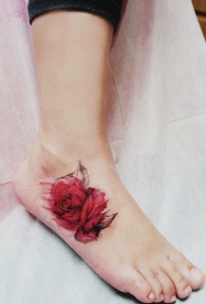 脚背清新红玫瑰纹身图案