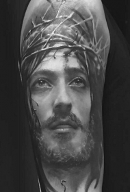 手臂耶稣肖像个性纹身图案