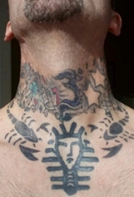 颈部黑色简单个性线条纹身蝎子纹身小动物纹身图案