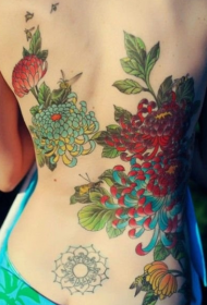 唯美菊花彩绘背部纹身图案