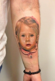 手臂个性小孩肖像彩绘纹身图片