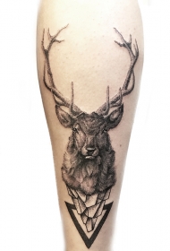 腿部好看的鹿头点刺纹身图案