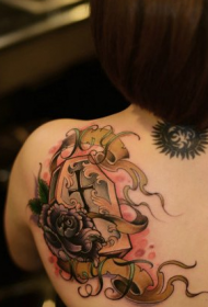 女性背部欧美棺材彩绘纹身图案