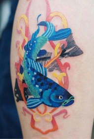 小腿彩色的鲤鱼纹身图案