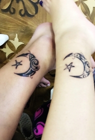 情侣腿部月亮与星星结合的纹身图案