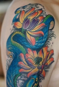 手臂喜欢莲花鱼蛇纹身图案