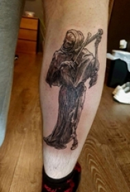 骷髅纹身 男生小腿上黑色的骷髅纹身图片