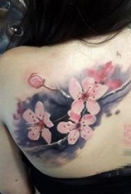 女生背部彩绘水彩创意唯美花朵文艺纹身图片