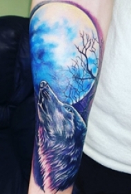 男生手臂上彩绘水彩素描创意霸气狼头纹身图片