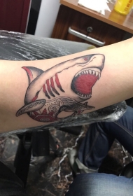 手臂鲨鱼彩绘纹身图案