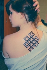 女生后背黑色简约线条创意几何图形纹身图片