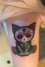 女生大腿上彩绘水彩素描创意可爱花纹猫咪纹身图片