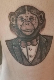 男生小腿上黑色点刺几何线条小动物猴子纹身图片