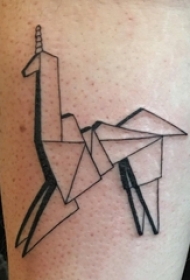 男生小腿上黑色几何简单线条折纸独角兽纹身图片