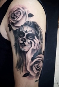 手臂上黑白灰抽象线条点刺植物素材花朵和人物肖像纹身图片