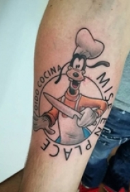 男生手臂上彩绘简单线条英文和迪士尼卡通人物纹身图片