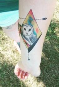 女生手臂上彩绘水彩素描创意泼墨小鸟纹身图片