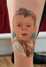 人物肖像纹身 男生小腿上人物肖像纹身彩绘图片