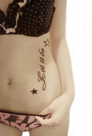 性感女生腰部唯美的字母星星纹身图案