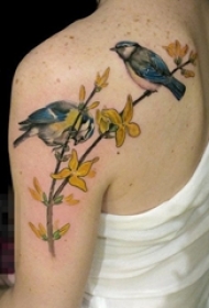 女生背部彩绘水彩创意小鸟唯美纹身图片