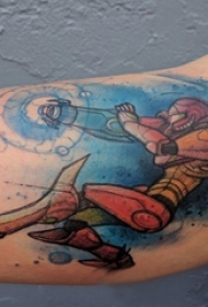 男生手臂上彩绘水彩素描创意有趣卡通纹身图片