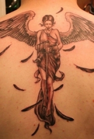 男生背部黑灰素描点刺技巧创意天使翅膀纹身图片