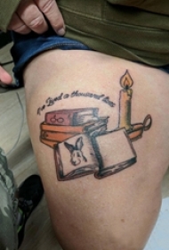 纹身书籍 男生大腿上蜡烛和书籍纹身图片