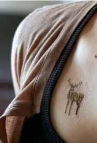 女性胸部性感可爱小鹿纹身图案