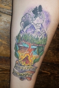 男生手臂上彩绘水彩素描创意大自然风景纹身图片