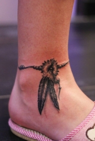 女性脚踝脚链羽毛纹身图案