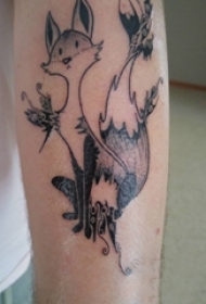 九尾狐狸纹身 男生手臂黑色的狐狸纹身图片