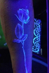 时尚绚丽的玫瑰花荧光纹身图案