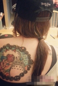 女生肩部彩绘技巧抽象线条龙猫动漫人物纹身图片