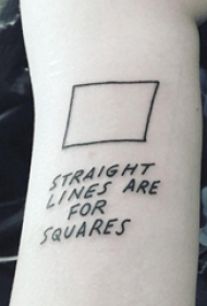 男生手臂上黑色几何方形和简单英文单词纹身图片