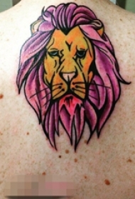 男生背部彩绘水彩霸气狮子头纹身图片