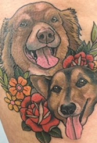 男生大腿上彩绘简单线条植物花朵和小动物狗纹身图片