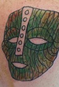 纹身面具 男生后背上彩色的面具纹身图片