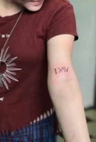 纹身符号 女生手臂上简单线条纹身符号图片
