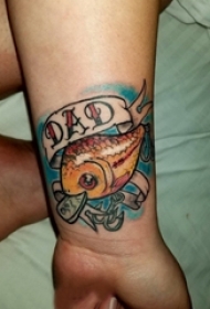 女生手臂上彩绘水彩素描文艺唯美鱼动物纹身图片