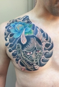男生胸部彩绘植物花朵和经典般若纹身图片